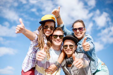 smiling teenagers in sunglasses hanging outside