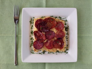 Scrambled eggs with sun-dried tomatoes and salami. Омлет с вялеными томатами и салями.