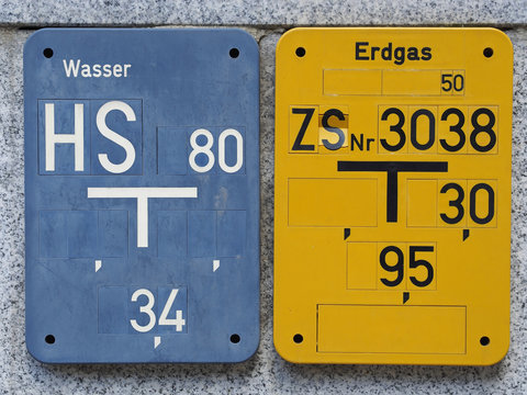 Hinweisschilder Wasser und Erdgas
