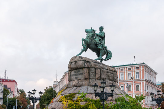Bohdan Khmelnytsky Monument, Sofievskaya square at sunset. Kiev