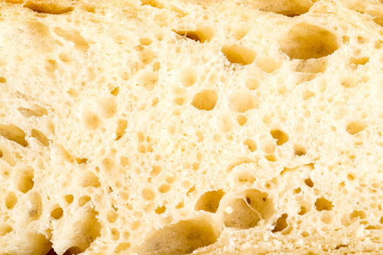 Fette di pane casereccio isolato