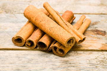 cinnamon sticks on wooden table