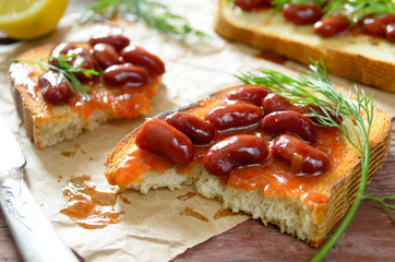 Bruschetta with red haricot bean, tomato sauce and dill
