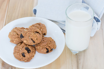 Delicious raisin cookies and a glass of milk