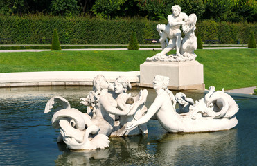 Brunnen und Statuen Schlosspark Belvedere