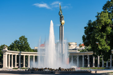 Fototapeta na wymiar Heldendenkmal der roten Armee Wien