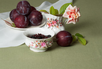 Jar and Bowl Of Fine Bone China. Traditional English Style. Fres