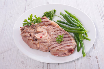 grilled meat and green bean