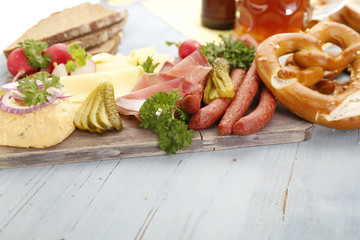 appetitlicher bayrischer Brotzeitteller