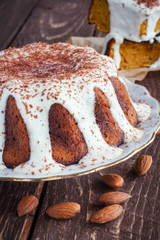 carrot cake with vanilla cream