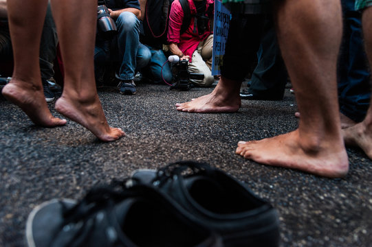bare feet march of refugees in rome