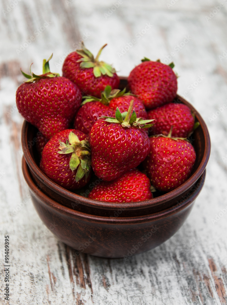 Wall mural bowl with strawberries