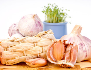 Fresh garlic on kitchen table