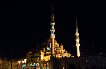 Fototapeta na wymiar Yeni Cami, meaning New Mosque in night, Istambul