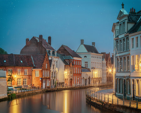 Night Bruges over the waters of Spiegelrei