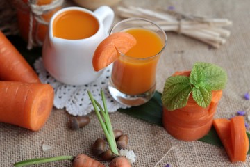 Fresh carrots and carrot juice are delicious.