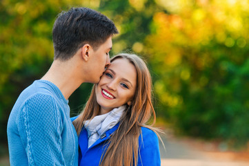 Naklejka premium Falling in love autumn. portrait
