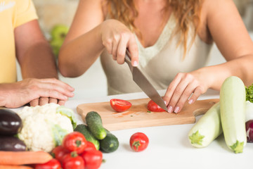 Obraz na płótnie Canvas Woman cutting tomatoes