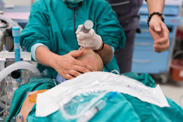 insert endotracheal tube