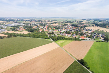 Fototapeta na wymiar Luftbild einer Dorflandschaft