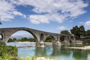 Fototapeta na wymiar The Bridge of Arta is an old stone bridge that crosses the Arach