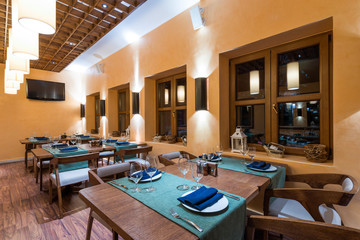 restaurant table setting