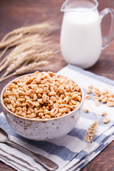 Breakfast is useful.Puffed rice,selective focus.
