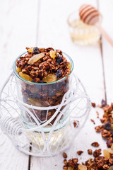 Granola, honey, raisins, peanuts and sunflower seeds.