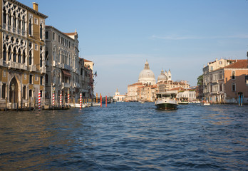 Fototapeta na wymiar Boat traffic in Venice, Italy