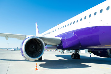 Right wing passenger aircraft