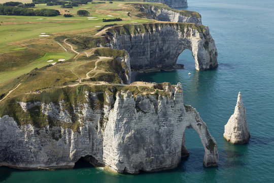 Arche et Aiguille de la falaise d''Etretat 76