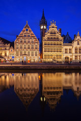 Fototapeta premium Altstadt von Gent bei Nacht