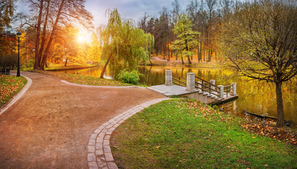 По дорогам бродит осень Autumn wandering on