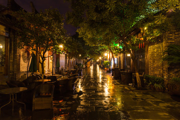 Fototapeta premium Night view of Kuanzhai Alley in Chengdu