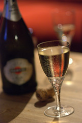 KIELISZEK Z SZAMPANEM