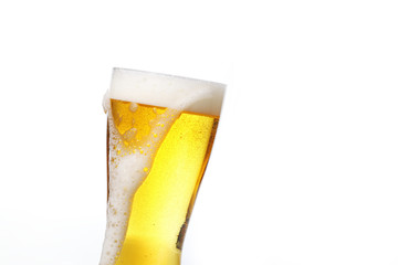 ビール　Pouring beer into glass