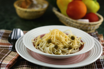 pasta with cheese and peas