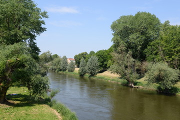 Fototapeta na wymiar Nebenarm der Donau in Regensburg