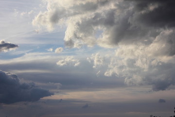 Fototapeta na wymiar cielo e nuvole