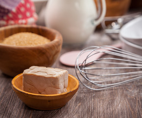 Fototapeta na wymiar Baking utensils and ingredients
