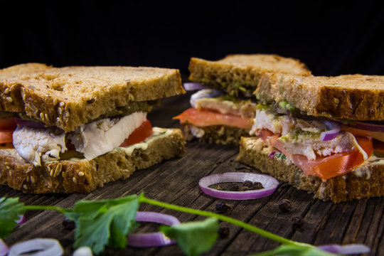 Sandwiches with chicken, sauce and vegetables