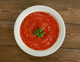 Soup of roasted tomatoes and onions