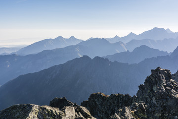 Naklejka premium Mountain ranges in the morning fog