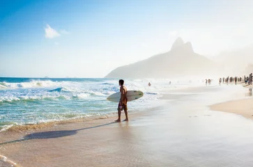 Poster Brazilian surfer walking with surfboard toward Two Brothers Moun © Aleksandar Todorovic