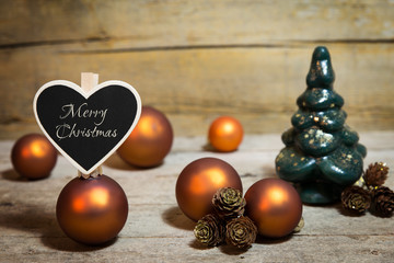 Kupferne Weihnachtskugeln mit Herz