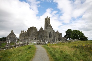 Fototapeta na wymiar Quin Abbey ruins in Ireland