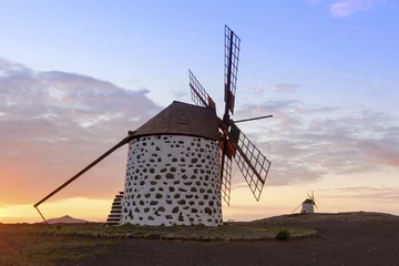 Papier Peint photo Moulins Historische Windmühlen bei La Oliva, Fuerteventura