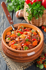 Vegetable stew with chicken and beans