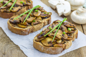 Balsamic mushrooms and green onion bruschetta