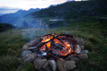 Lagerfeuer in der schweiz